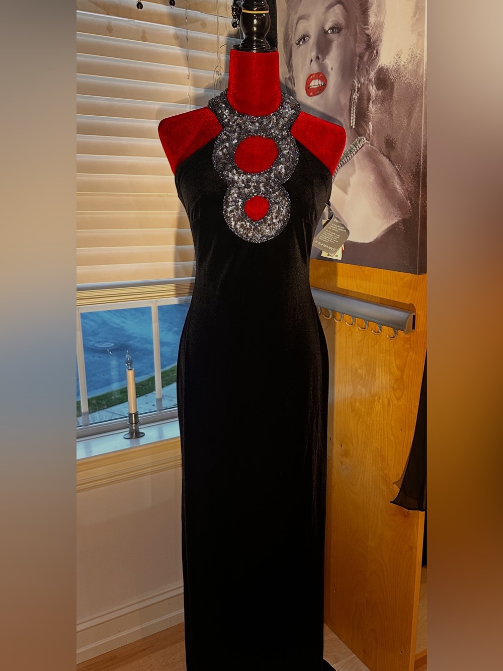 Black Velvet Sleeveless Evening Gown
Beautiful sparkle, neckline
New with tags